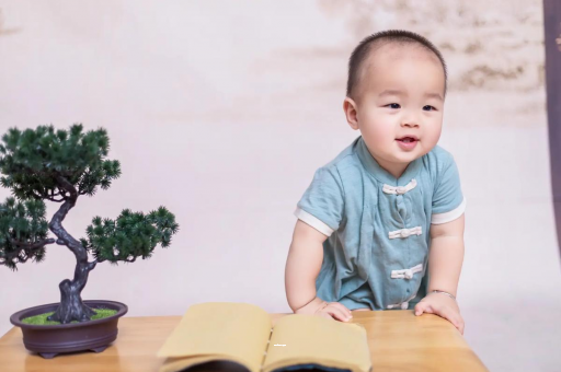 临沂宝宝抓耳朵是什么原因